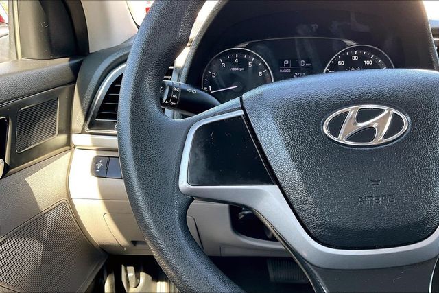 2017 Hyundai Elantra SE - 22842149 - 18