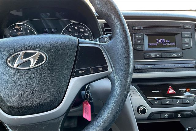 2017 Hyundai Elantra SE - 22842149 - 19