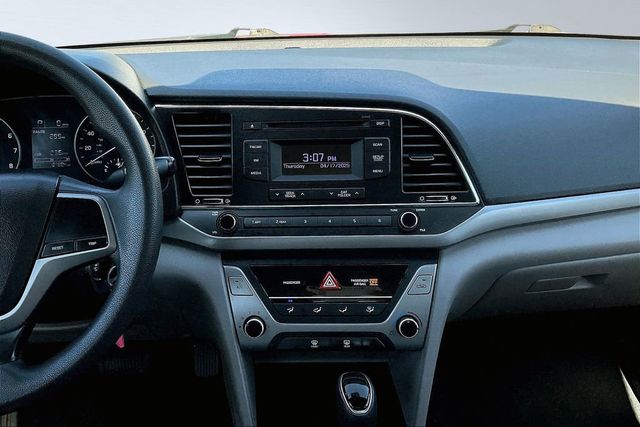 2017 Hyundai Elantra SE - 22842149 - 21