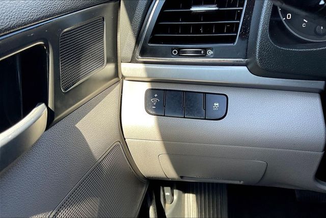 2017 Hyundai Elantra SE - 22842149 - 23