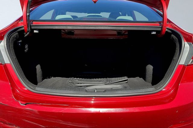 2017 Hyundai Elantra SE - 22842149 - 30