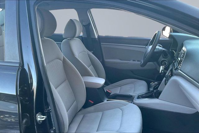 2017 Hyundai Elantra SE - 22969429 - 12