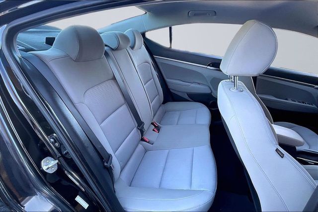 2017 Hyundai Elantra SE - 22969429 - 13