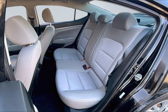 2017 Hyundai Elantra SE - 22969429 - 16