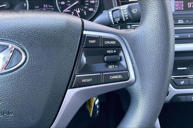 2017 Hyundai Elantra SE - 22969429 - 21