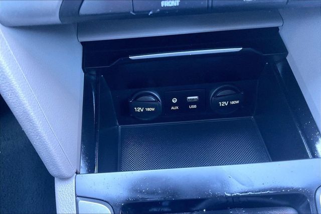 2017 Hyundai Elantra SE - 22969429 - 24