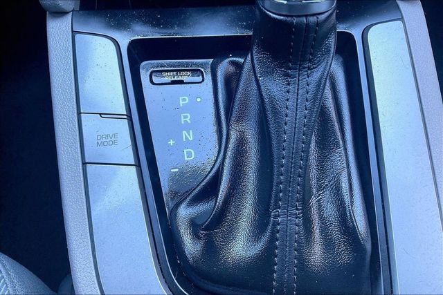 2017 Hyundai Elantra SE - 22969429 - 26