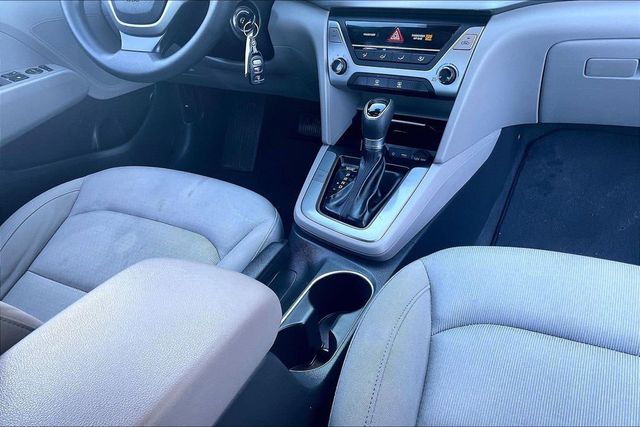 2017 Hyundai Elantra SE - 22969429 - 27