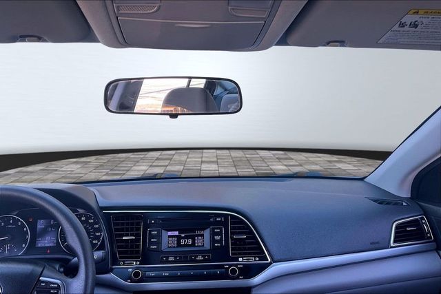 2017 Hyundai Elantra SE - 22969429 - 30