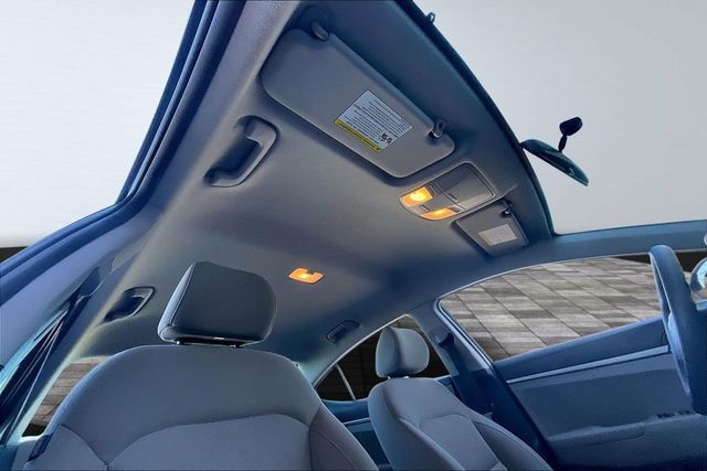 2017 Hyundai Elantra SE - 22969429 - 31