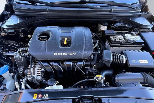 2017 Hyundai Elantra SE - 22969429 - 35