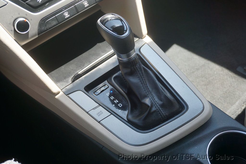 2017 Hyundai Elantra SE 2.0L Automatic - 23057507 - 20