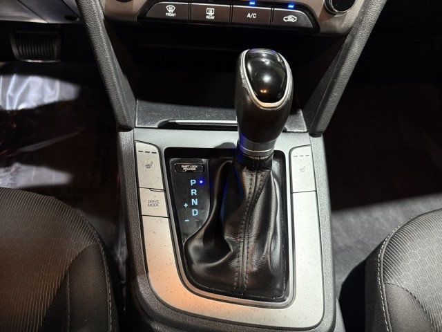 2017 Hyundai Elantra Value Edition 2.0L Automatic - 22999303 - 16