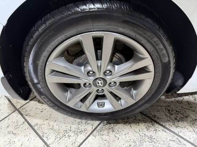 2017 Hyundai Elantra Value Edition 2.0L Automatic - 22999303 - 8