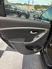 2017 Hyundai Elantra GT Base - 22415292 - 19