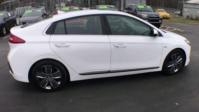 2017 Hyundai Ioniq Hybrid Limited Hatchback - 22769504 - 8