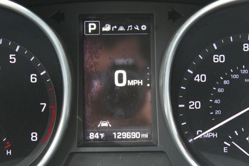 2017 Hyundai Santa Fe Limited Ultimate 3.3L Automatic AWD - 22896446 - 28