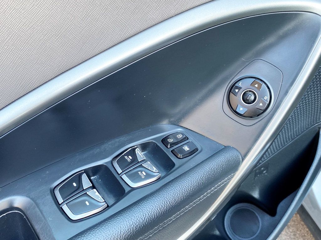 2017 Hyundai Santa Fe Limited Ultimate 3.3L Automatic AWD - 22993135 - 20