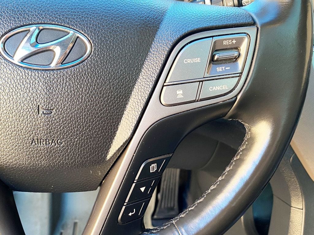 2017 Hyundai Santa Fe Limited Ultimate 3.3L Automatic AWD - 22993135 - 29