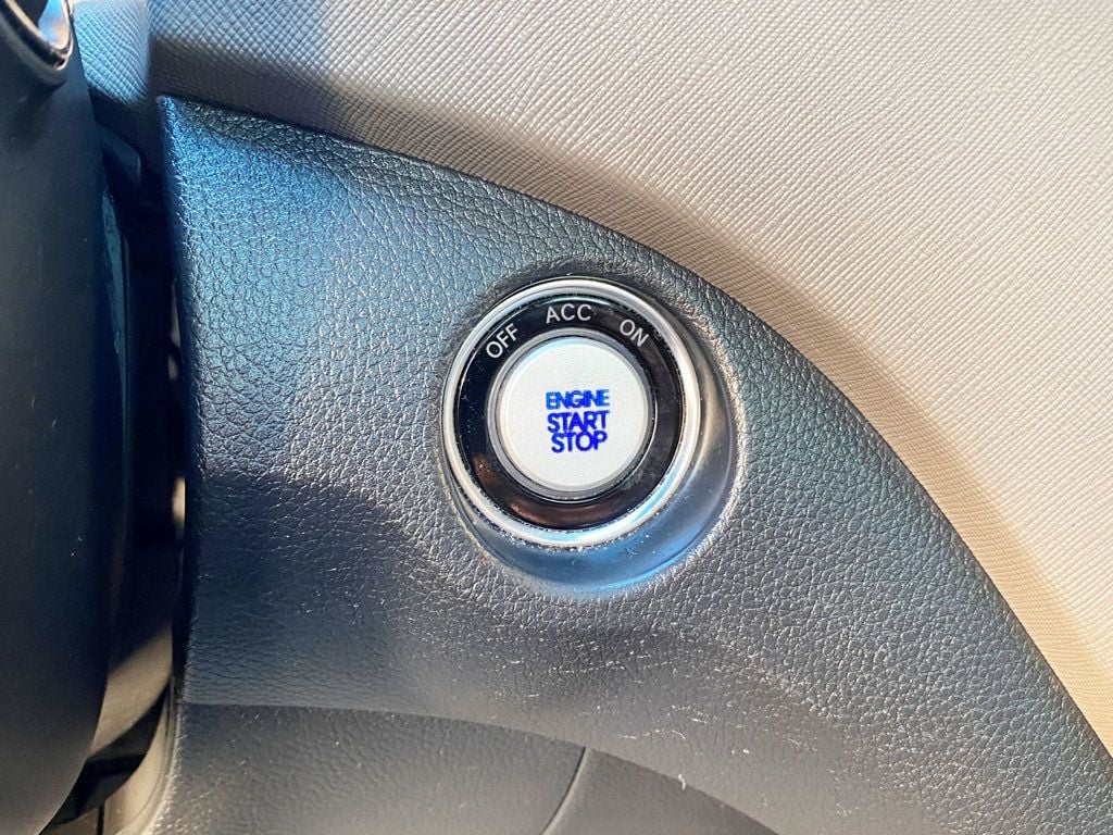 2017 Hyundai Santa Fe Limited Ultimate 3.3L Automatic AWD - 22993135 - 33