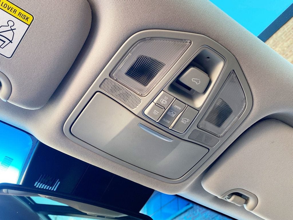 2017 Hyundai Santa Fe Limited Ultimate 3.3L Automatic AWD - 22993135 - 42