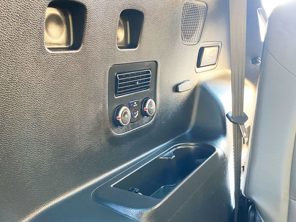 2017 Hyundai Santa Fe Limited Ultimate 3.3L Automatic AWD - 22993135 - 61