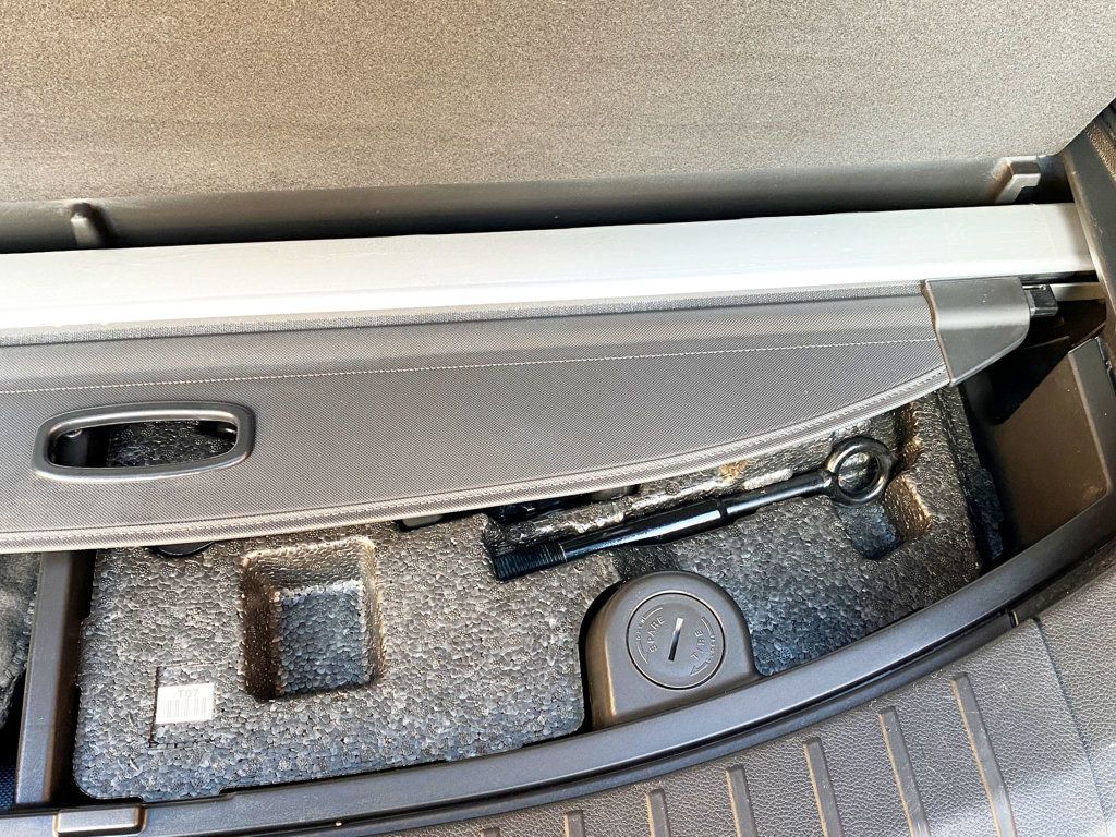 2017 Hyundai Santa Fe Limited Ultimate 3.3L Automatic AWD - 22993135 - 69