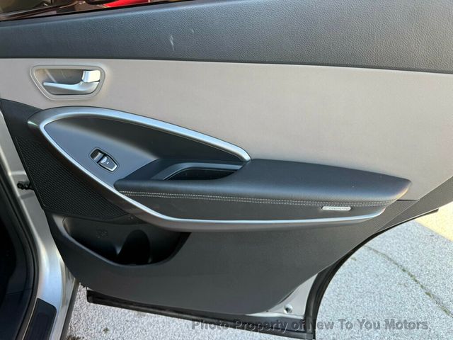 2017 Hyundai Santa Fe SE 3.3L Automatic - 22991830 - 17