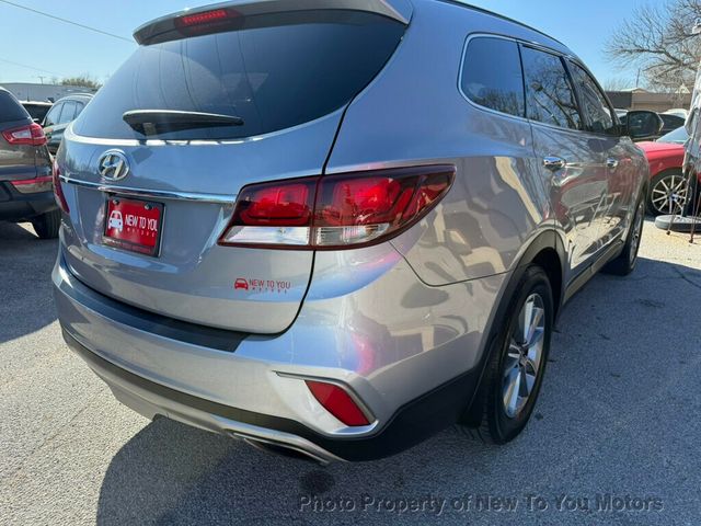 2017 Hyundai Santa Fe SE 3.3L Automatic - 22991830 - 1