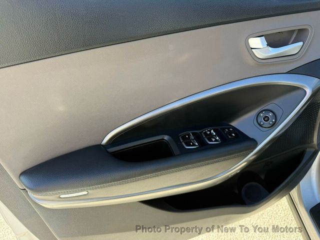 2017 Hyundai Santa Fe SE 3.3L Automatic - 22991830 - 19