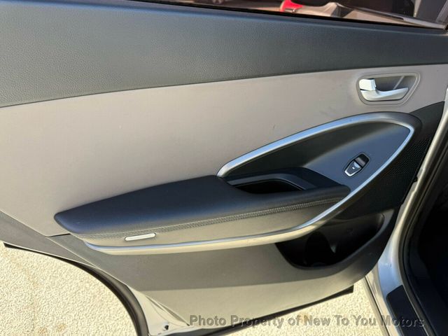 2017 Hyundai Santa Fe SE 3.3L Automatic - 22991830 - 20