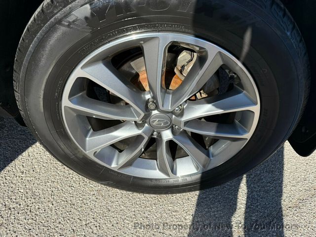 2017 Hyundai Santa Fe SE 3.3L Automatic - 22991830 - 23