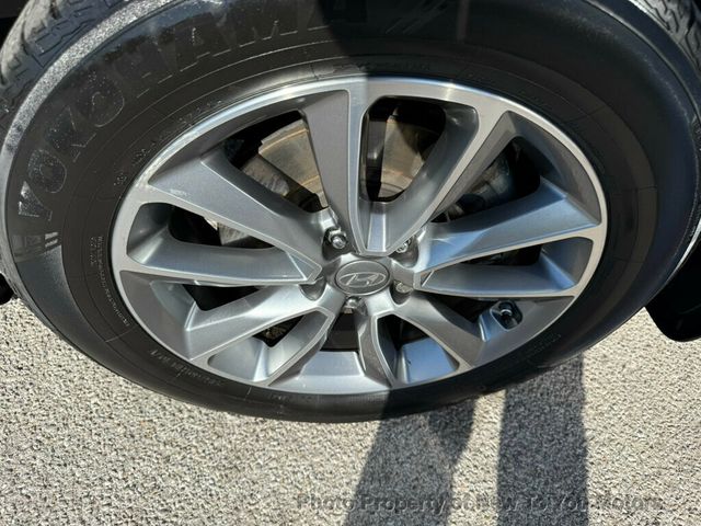 2017 Hyundai Santa Fe SE 3.3L Automatic - 22991830 - 24