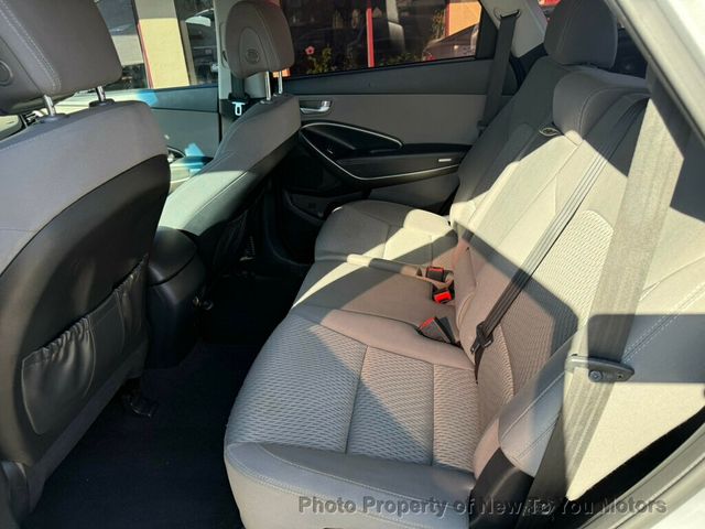 2017 Hyundai Santa Fe SE 3.3L Automatic - 22991830 - 5