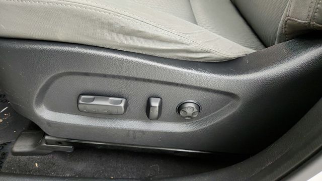 2017 Hyundai Santa Fe SE 3.3L Automatic - 22944788 - 10