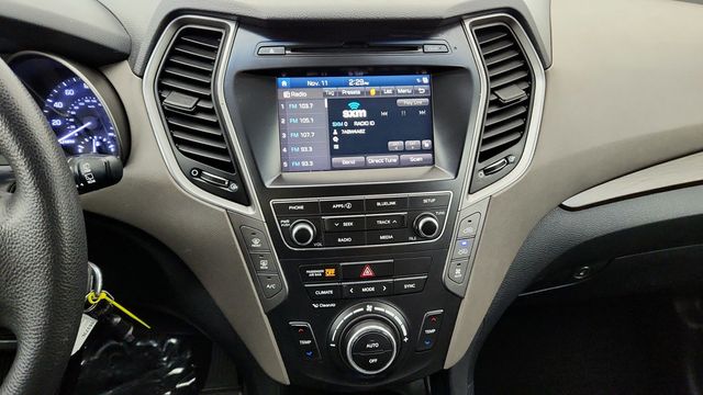 2017 Hyundai Santa Fe SE 3.3L Automatic - 22944788 - 16