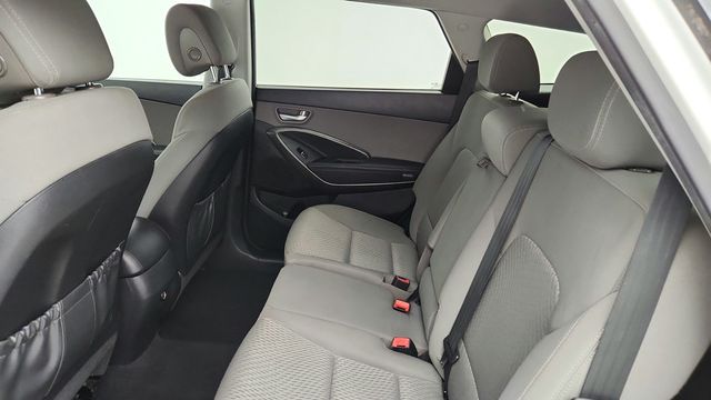 2017 Hyundai Santa Fe SE 3.3L Automatic - 22944788 - 19