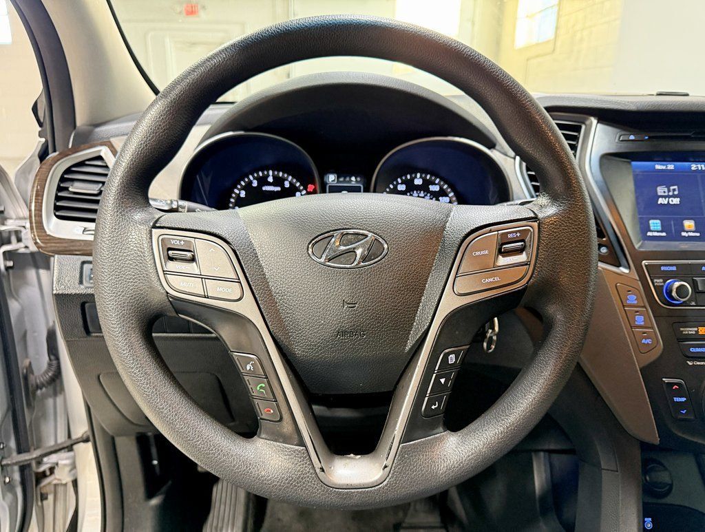 2017 Hyundai Santa Fe SE 3.3L Automatic AWD - 22958567 - 9