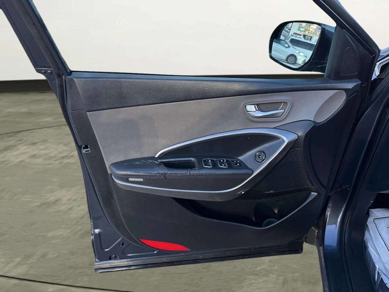 2017 Hyundai Santa Fe SE 4dr SUV - 22974791 - 9