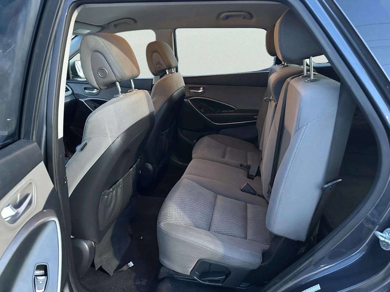 2017 Hyundai Santa Fe SE 4dr SUV - 22974791 - 10