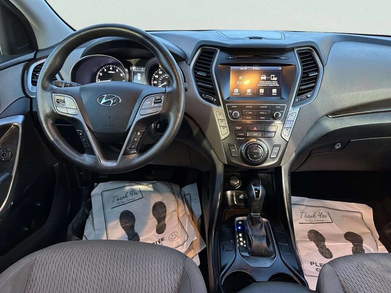 2017 Hyundai Santa Fe SE 4dr SUV - 22974791 - 17