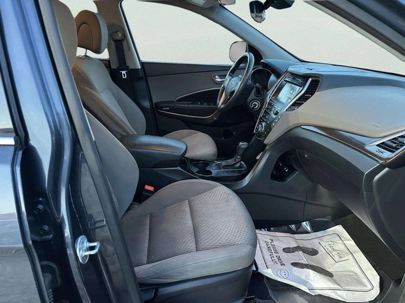 2017 Hyundai Santa Fe SE 4dr SUV - 22974791 - 19