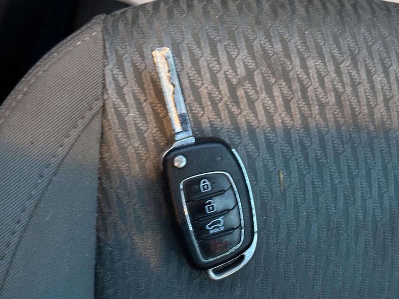 2017 Hyundai Santa Fe SE 4dr SUV - 22974791 - 31