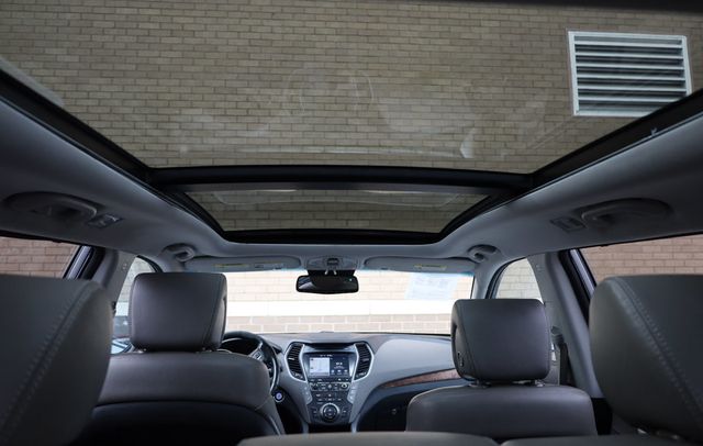 2017 Hyundai Santa Fe SE Ultimate 3.3L Automatic - 22908436 - 12