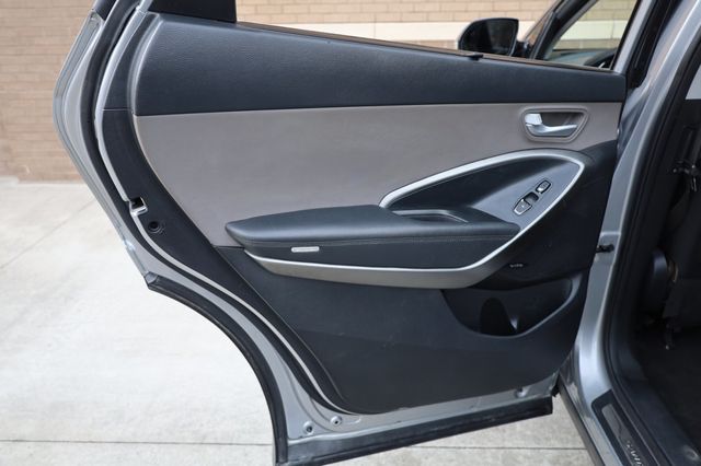 2017 Hyundai Santa Fe SE Ultimate 3.3L Automatic - 22908436 - 19