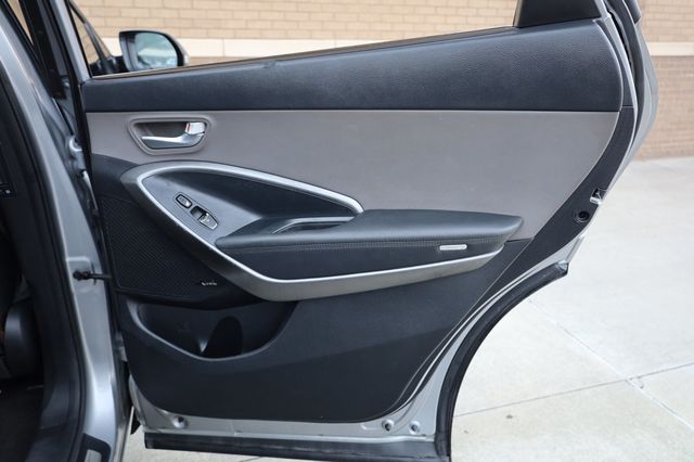 2017 Hyundai Santa Fe SE Ultimate 3.3L Automatic - 22908436 - 24