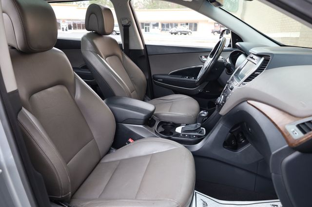 2017 Hyundai Santa Fe SE Ultimate 3.3L Automatic - 22908436 - 28