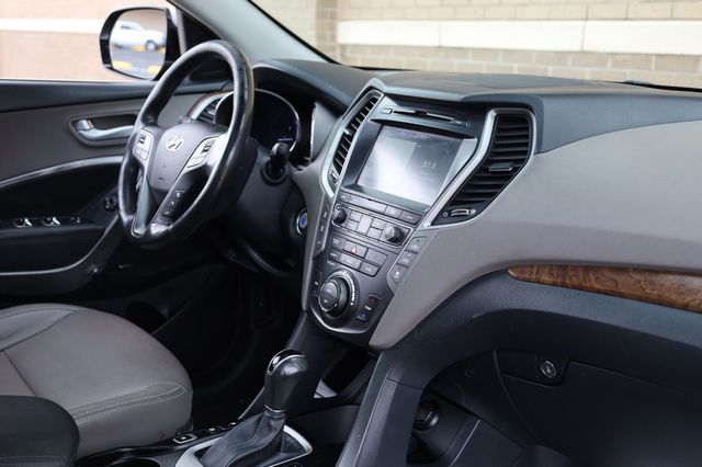 2017 Hyundai Santa Fe SE Ultimate 3.3L Automatic - 22908436 - 31