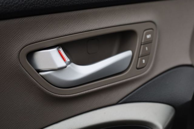 2017 Hyundai Santa Fe SE Ultimate 3.3L Automatic - 22908436 - 37