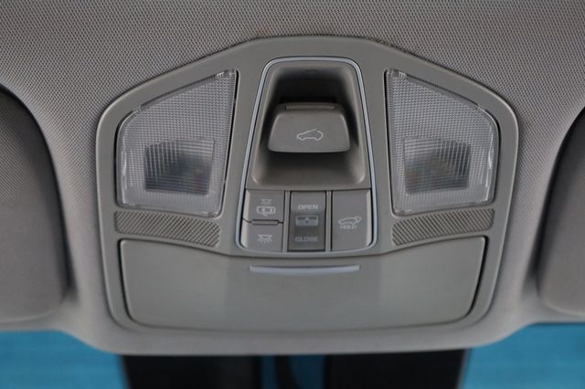 2017 Hyundai Santa Fe SE Ultimate 3.3L Automatic - 22908436 - 39